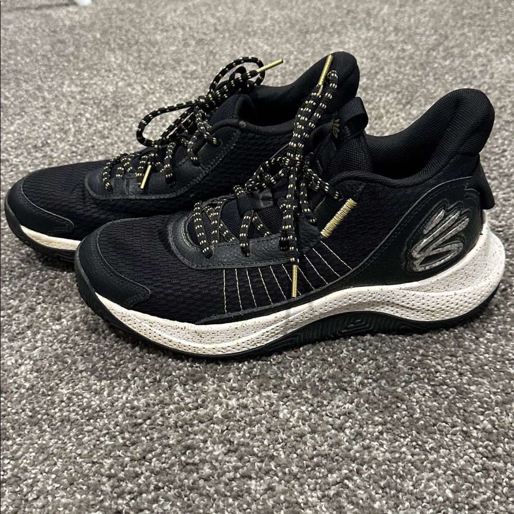 Under Armour STEPH CURRY Black and Gold Basketball Sneakers size 9.5